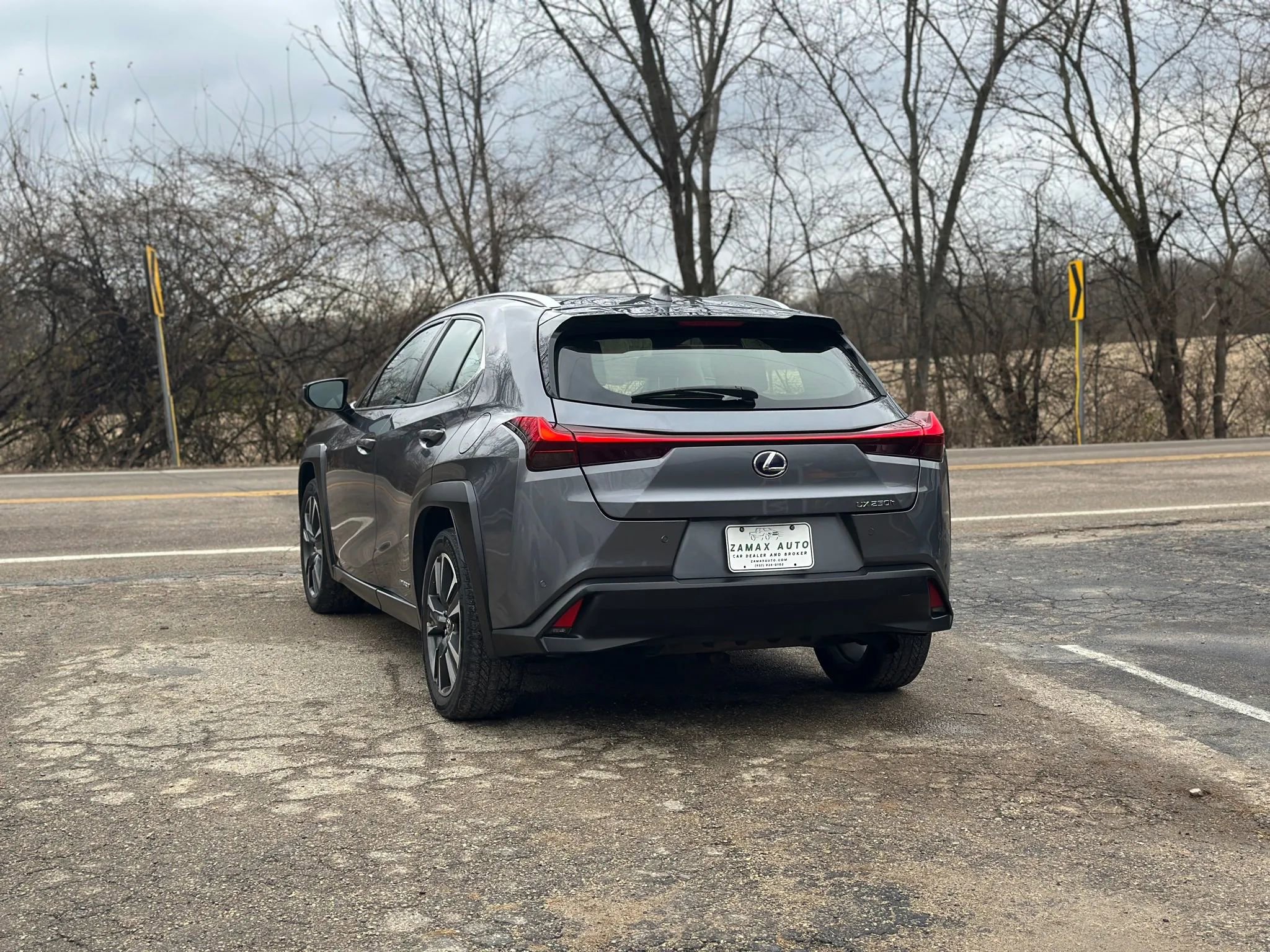 Used 2019 Lexus UX 250h 250h Luxury Sport Utility 4D image 12