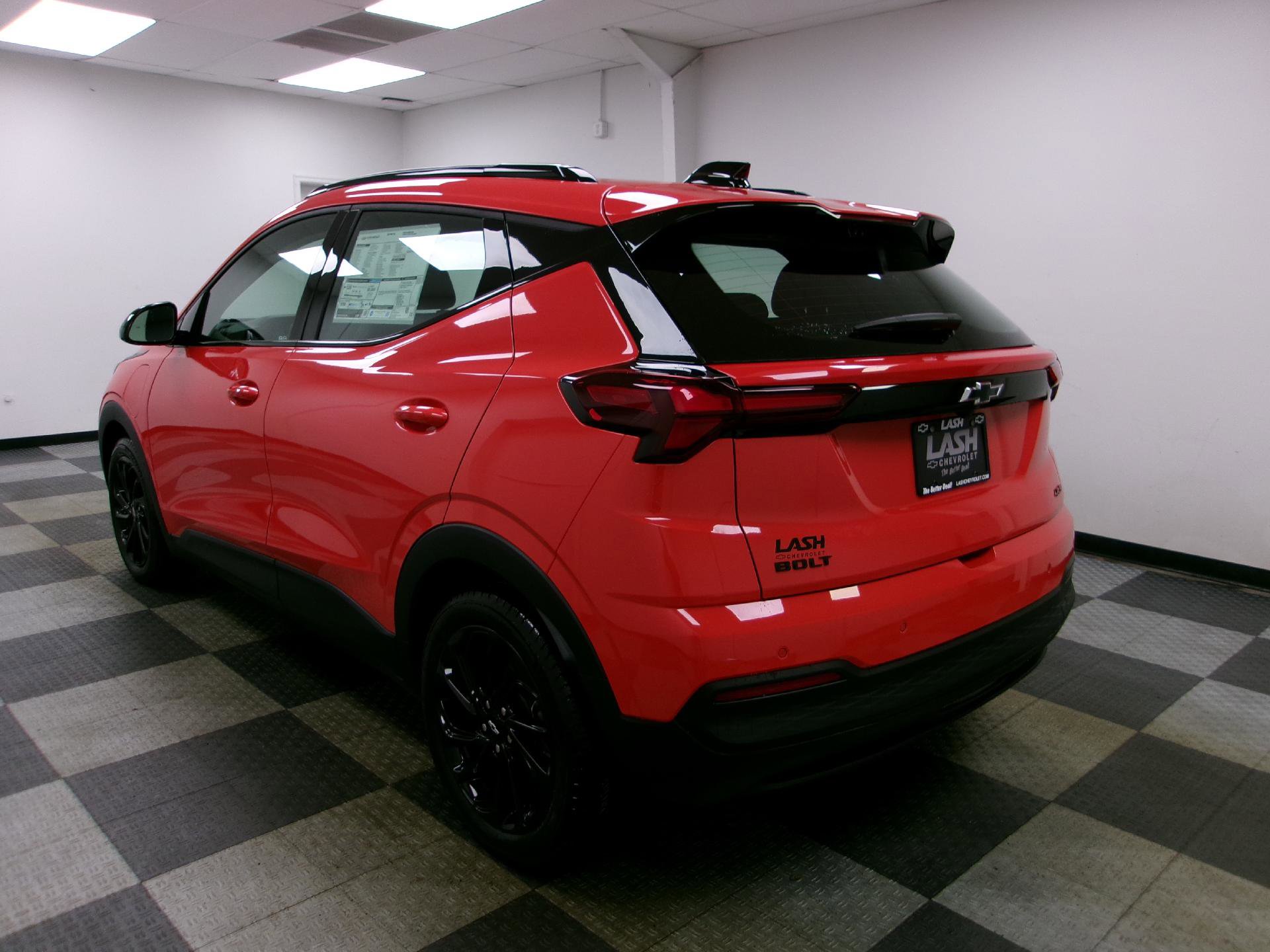 Used 2027 Chevrolet Bolt RS w/ Technology Package FWD image 2