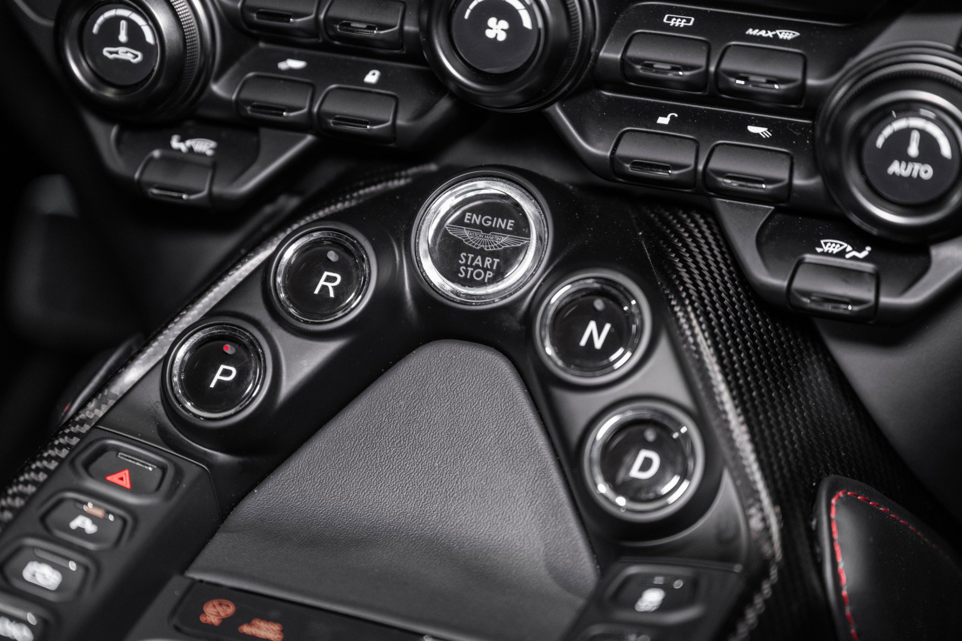 Used 2023 Aston Martin V8 Vantage Coupe image 28