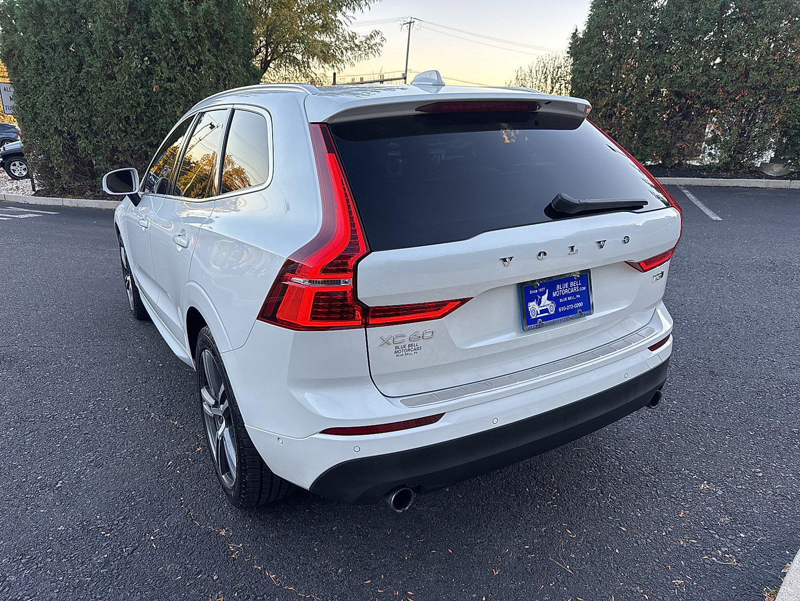 Used 2019 Volvo XC60 T5 Momentum w/ Multimedia Package AWD/4WD image 10