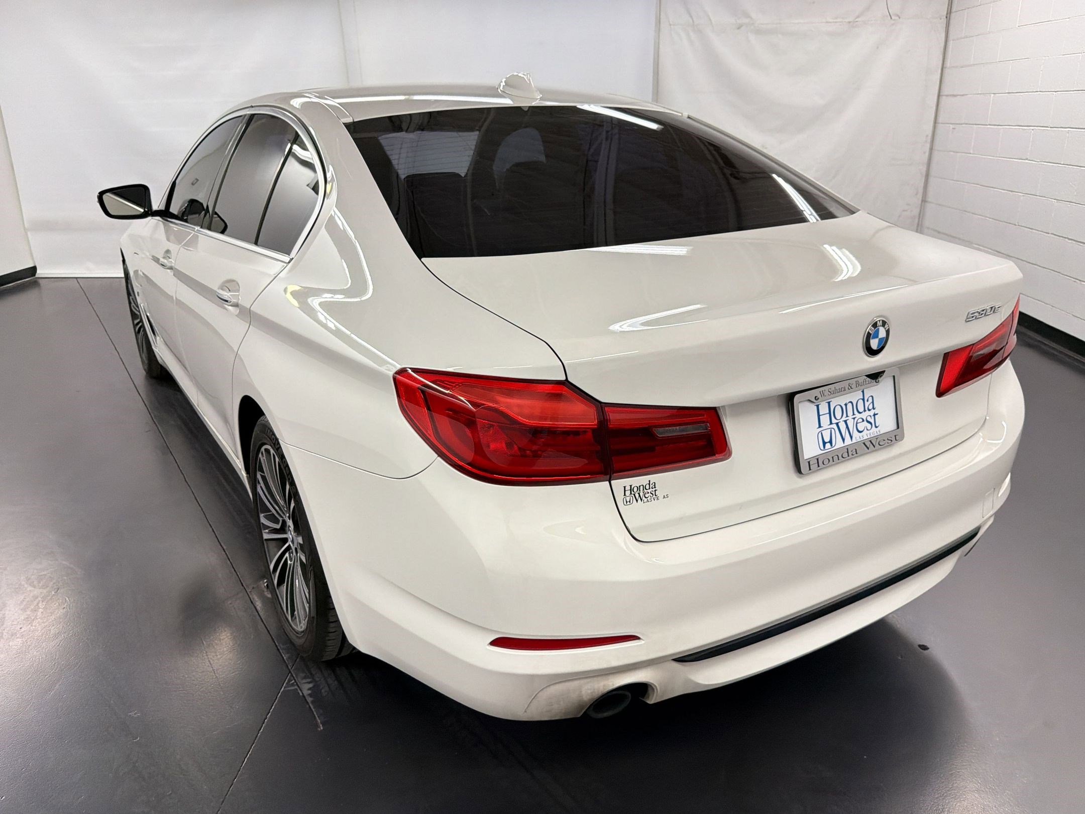 Used 2018 BMW 530e xDrive 530e xDrive iPerformance image 3