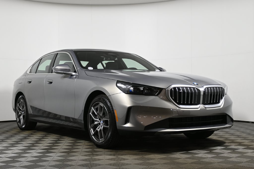Used 2026 BMW 530i xDrive w/ Premium Package AWD/4WD image 9