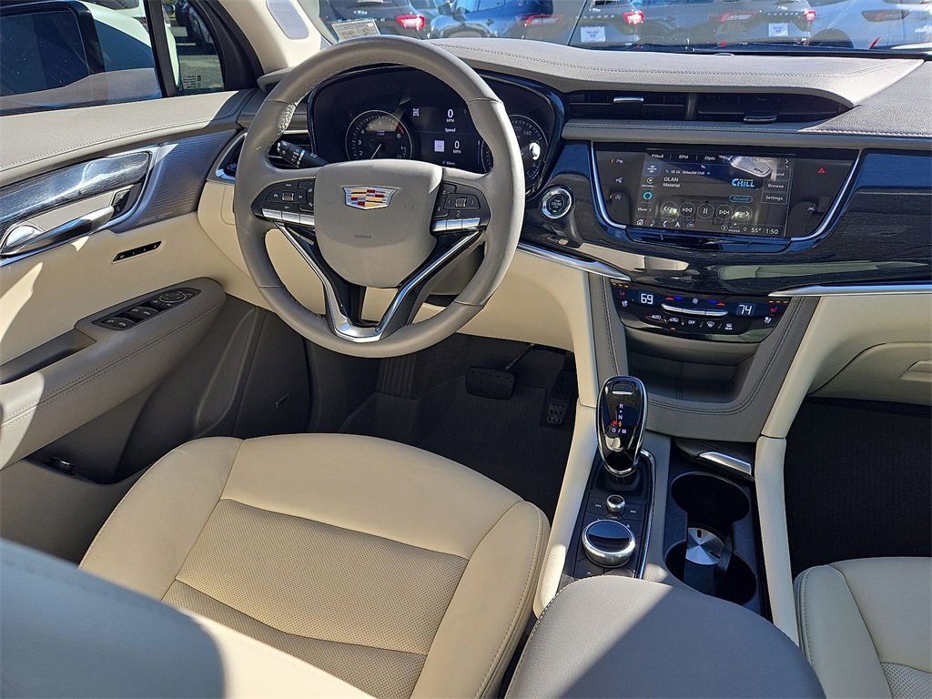 Used 2024 Cadillac XT6 Premium Luxury w/ Technology Package image 15