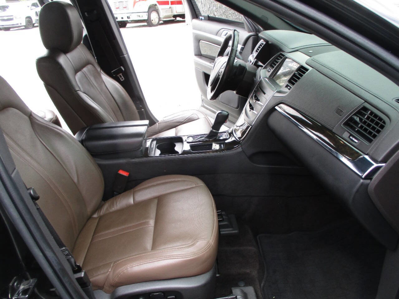 Used 2016 Lincoln MKS AWD w/ Equipment Group 101A image 26