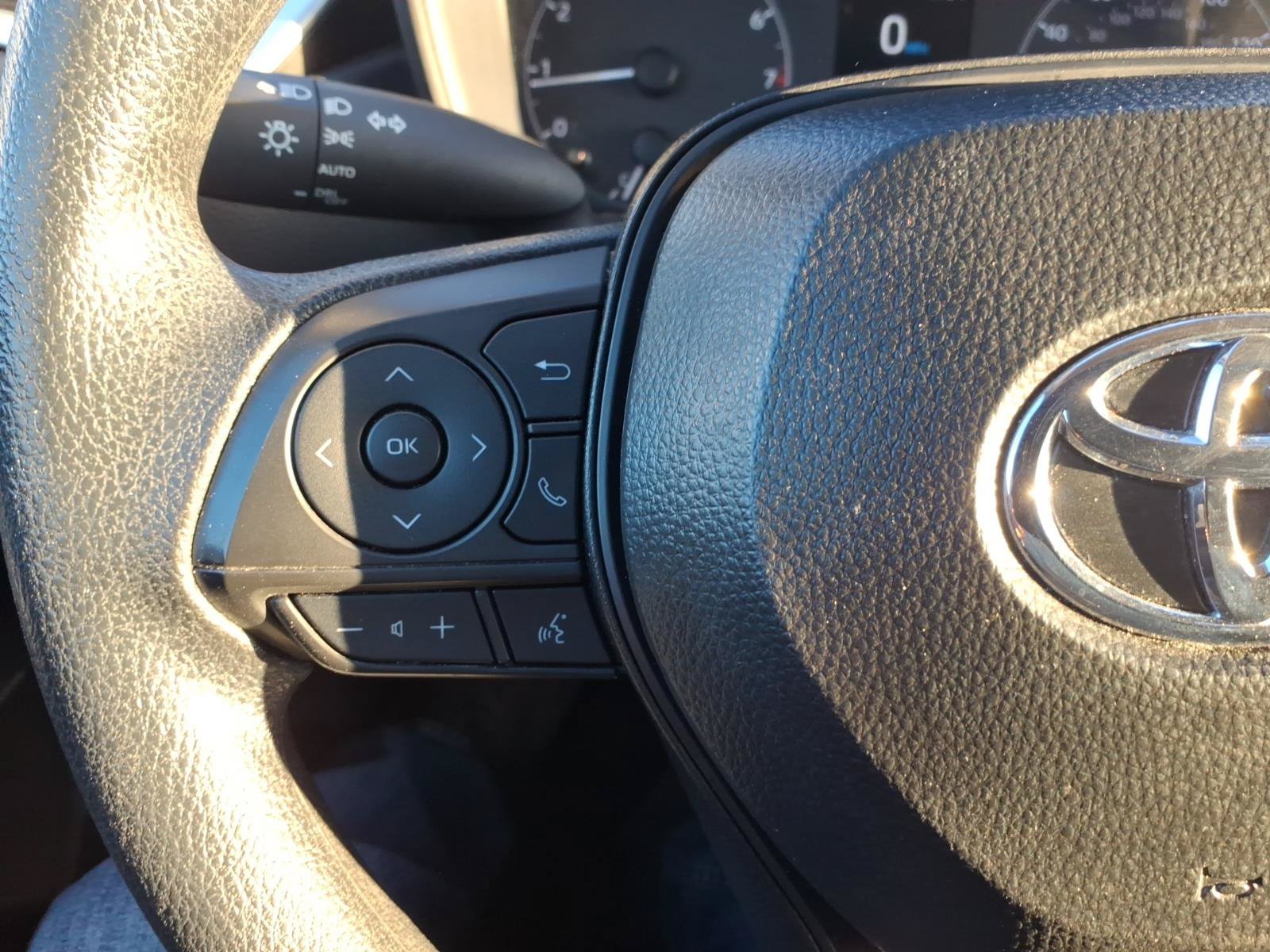 Used 2025 Toyota Corolla LE FWD image 14