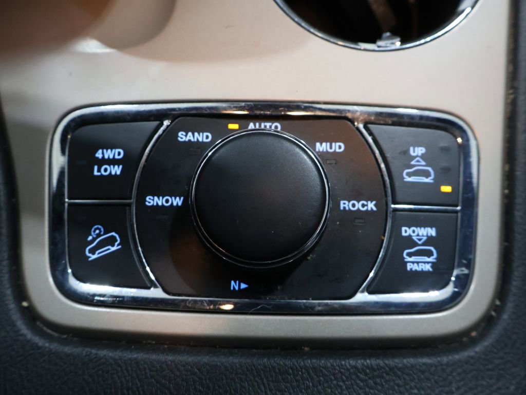 Used 2015 Jeep Grand Cherokee Overland w/ Advanced Technology Group image 40