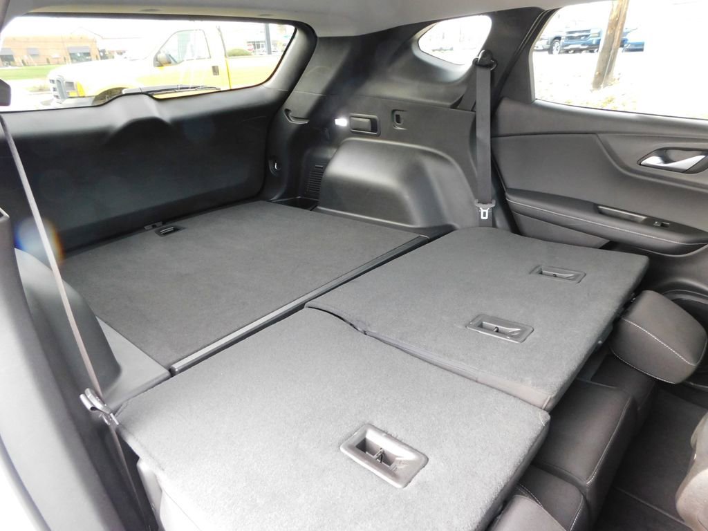 Used 2025 Chevrolet Blazer LT image 25