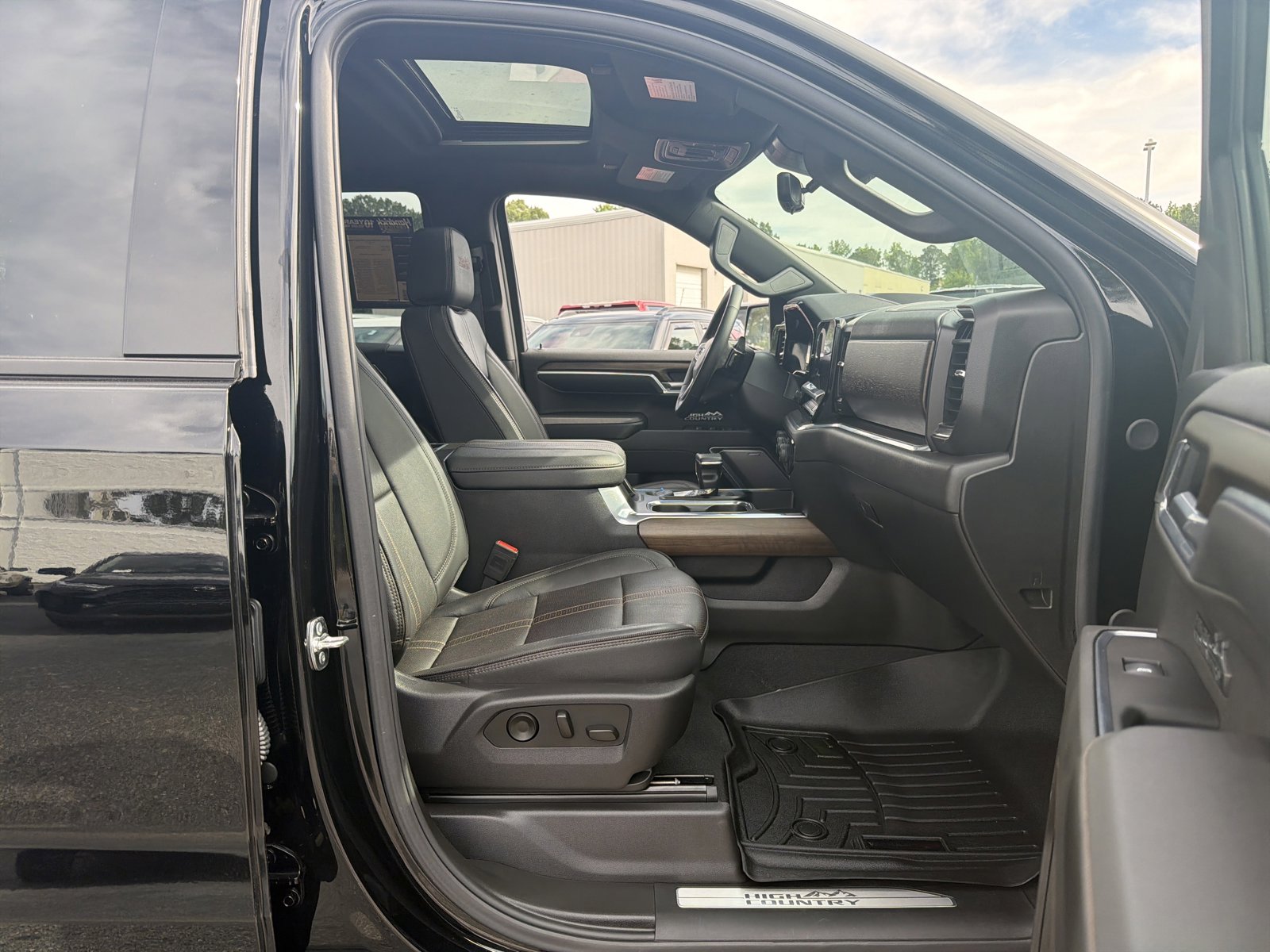 Used 2025 Chevrolet Silverado 1500 High Country w/ Midnight Edition AWD/4WD image 33