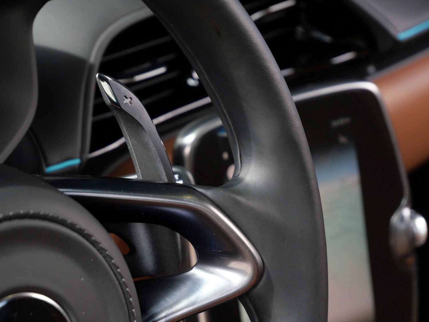 Used 2023 McLaren Artura RWD image 12