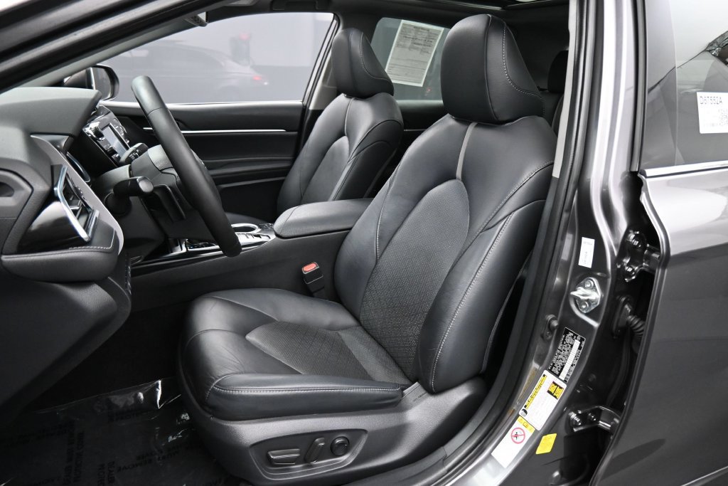 Used 2018 Toyota Camry XSE FWD image 13