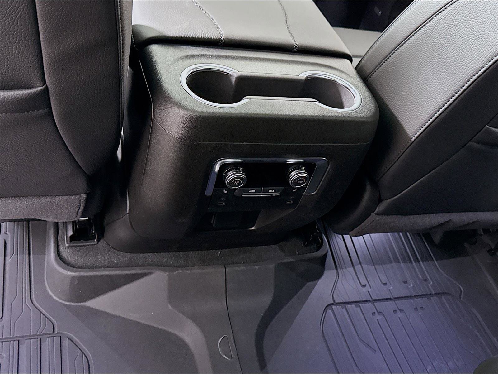 New 2026 GMC Yukon XL Denali w/ Sun & Power Step Package AWD/4WD image 20