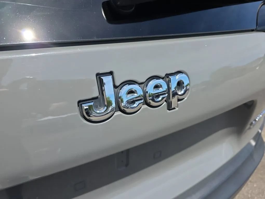 Used 2020 Jeep Cherokee Limited AWD/4WD image 10