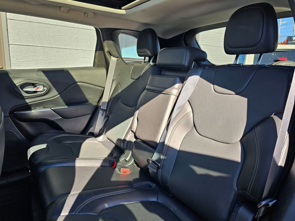 Used 2019 Jeep Cherokee Limited w/ Luxury Group image 19