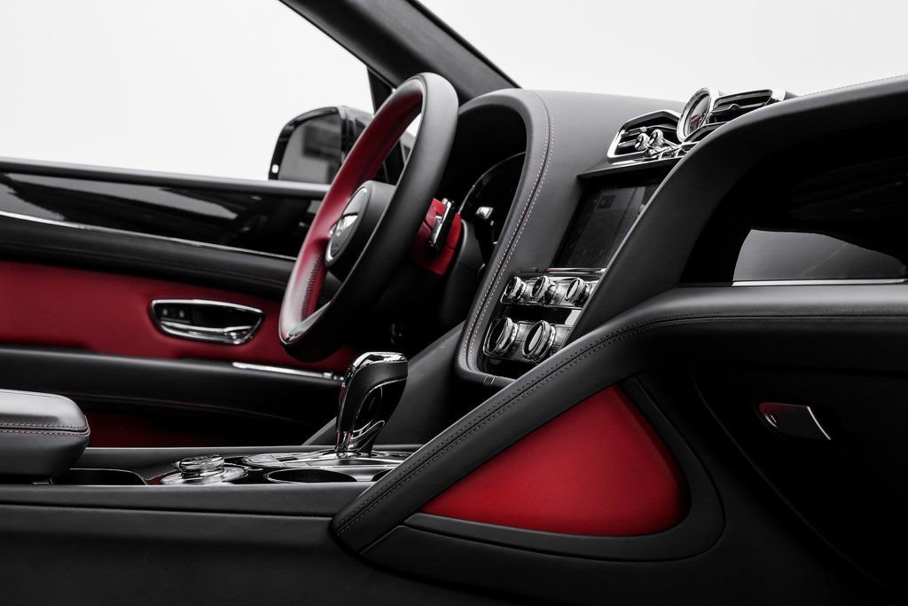 Used 2023 Bentley Bentayga image 26