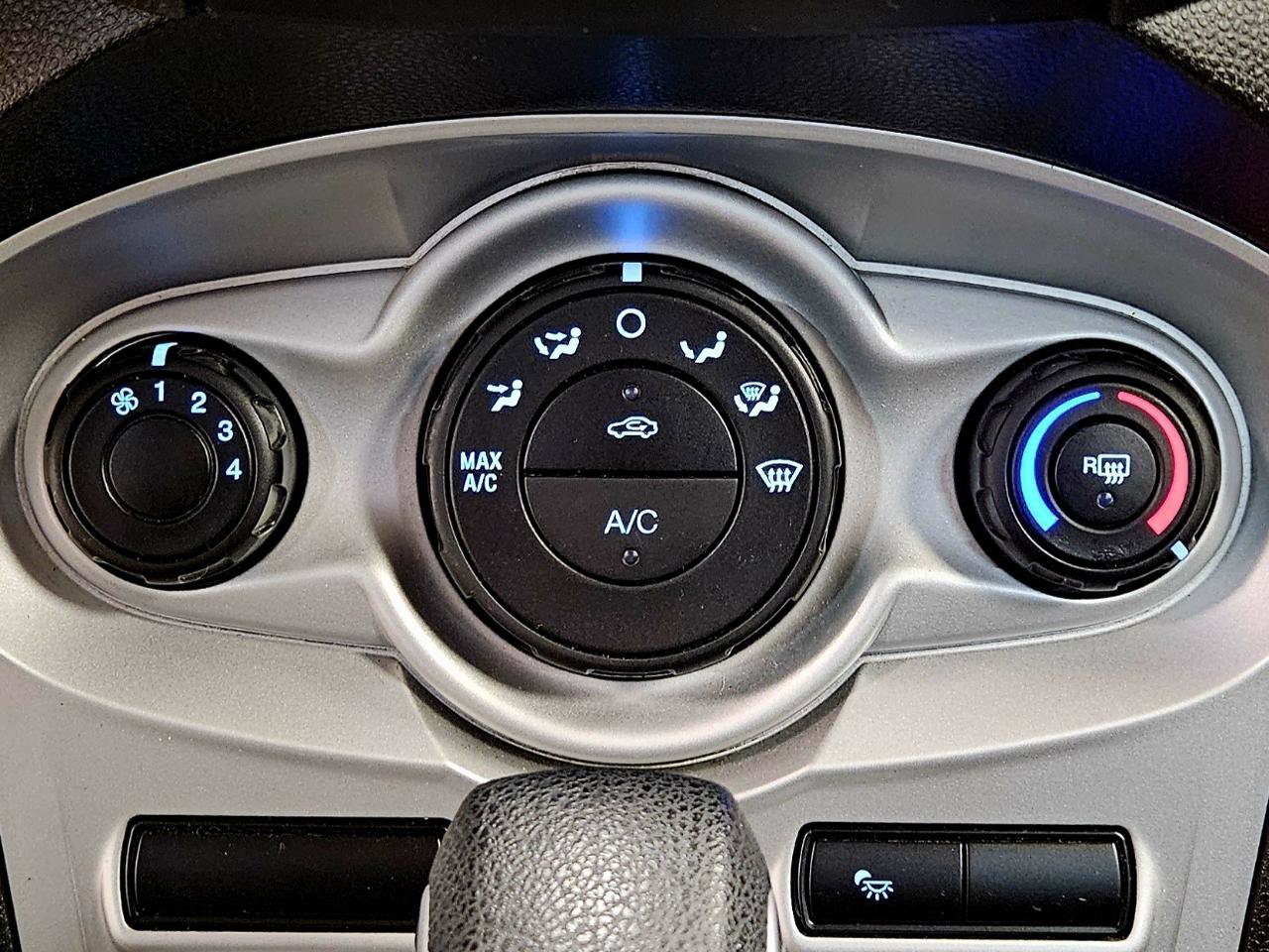 Used 2016 Ford Fiesta SE image 20