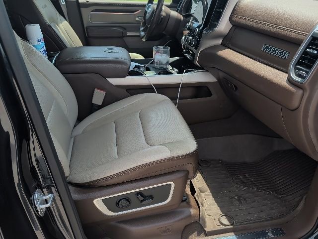 Used 2019 RAM 1500 Laramie AWD/4WD image 9