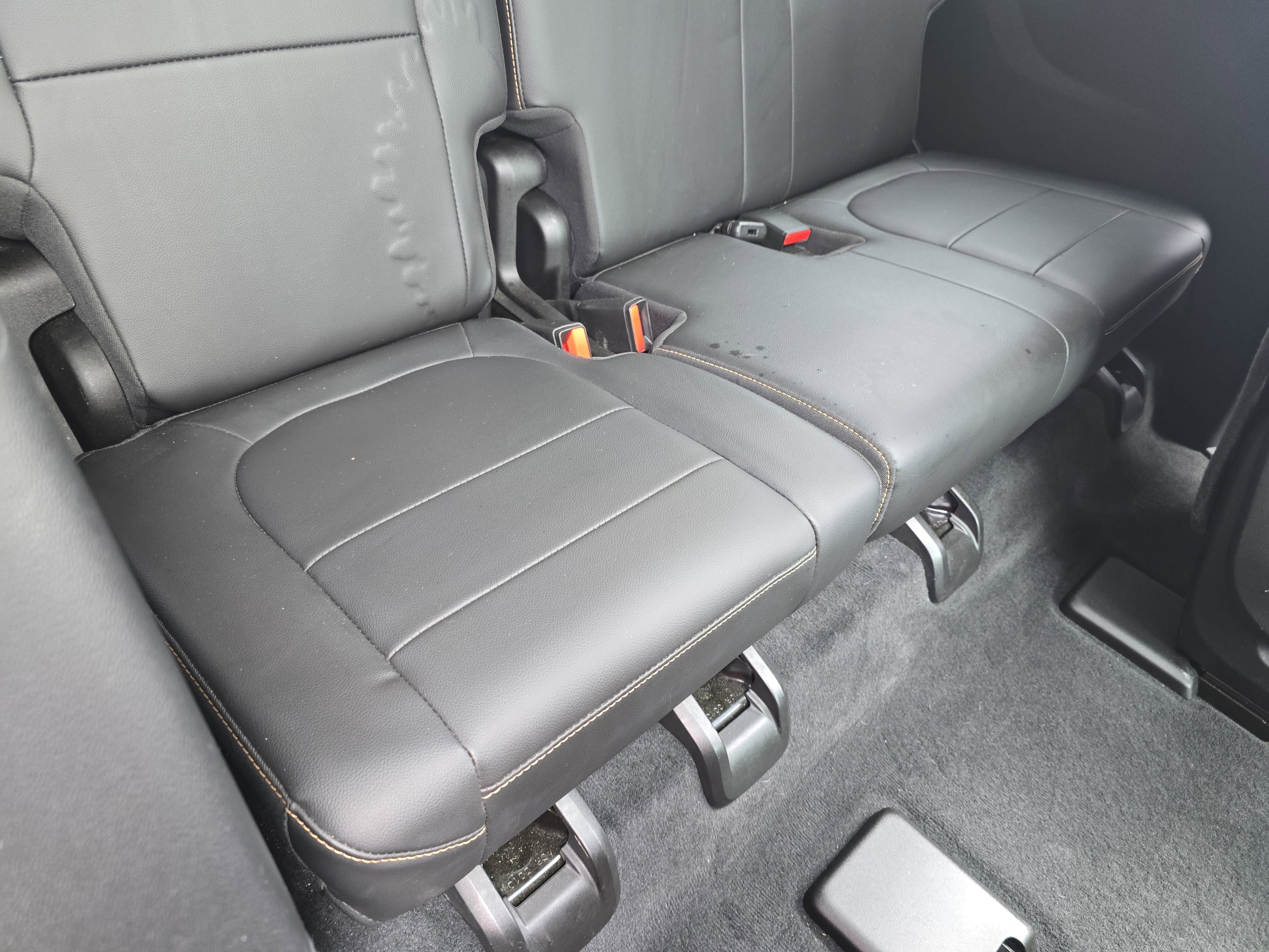 Used 2021 Chevrolet Traverse Premier w/ Redline Edition FWD image 12