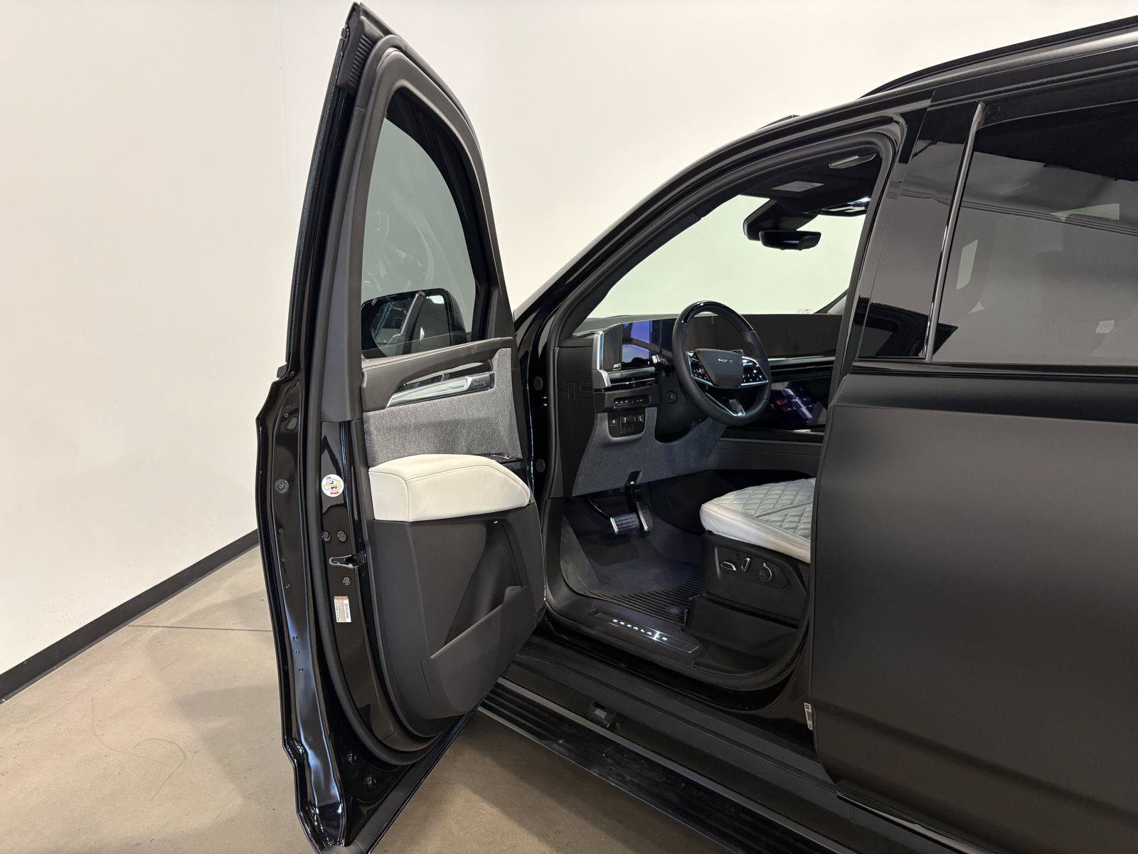 Used 2026 Cadillac Escalade V w/ LPO, ONYX Package AWD/4WD image 10