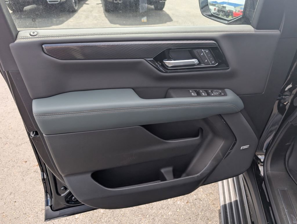 New 2026 GMC Yukon AT4 w/ AT4 Premium Plus Package AWD/4WD image 18