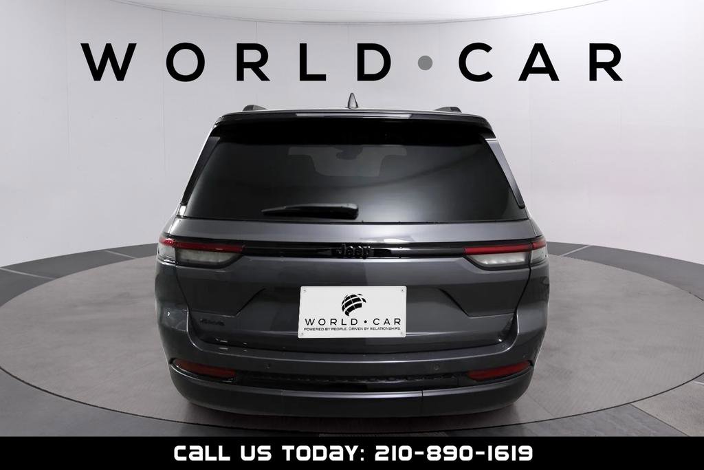 Used 2024 Jeep Grand Cherokee Altitude image 6