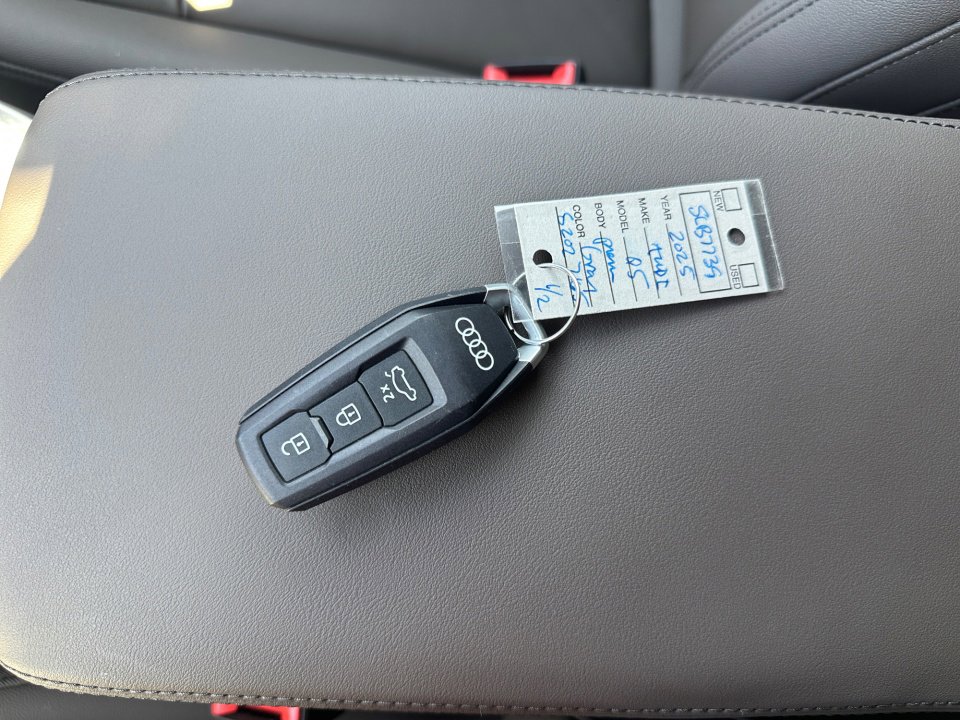 Certified 2025 Audi Q5 Premium w/ Convenience Package image 38