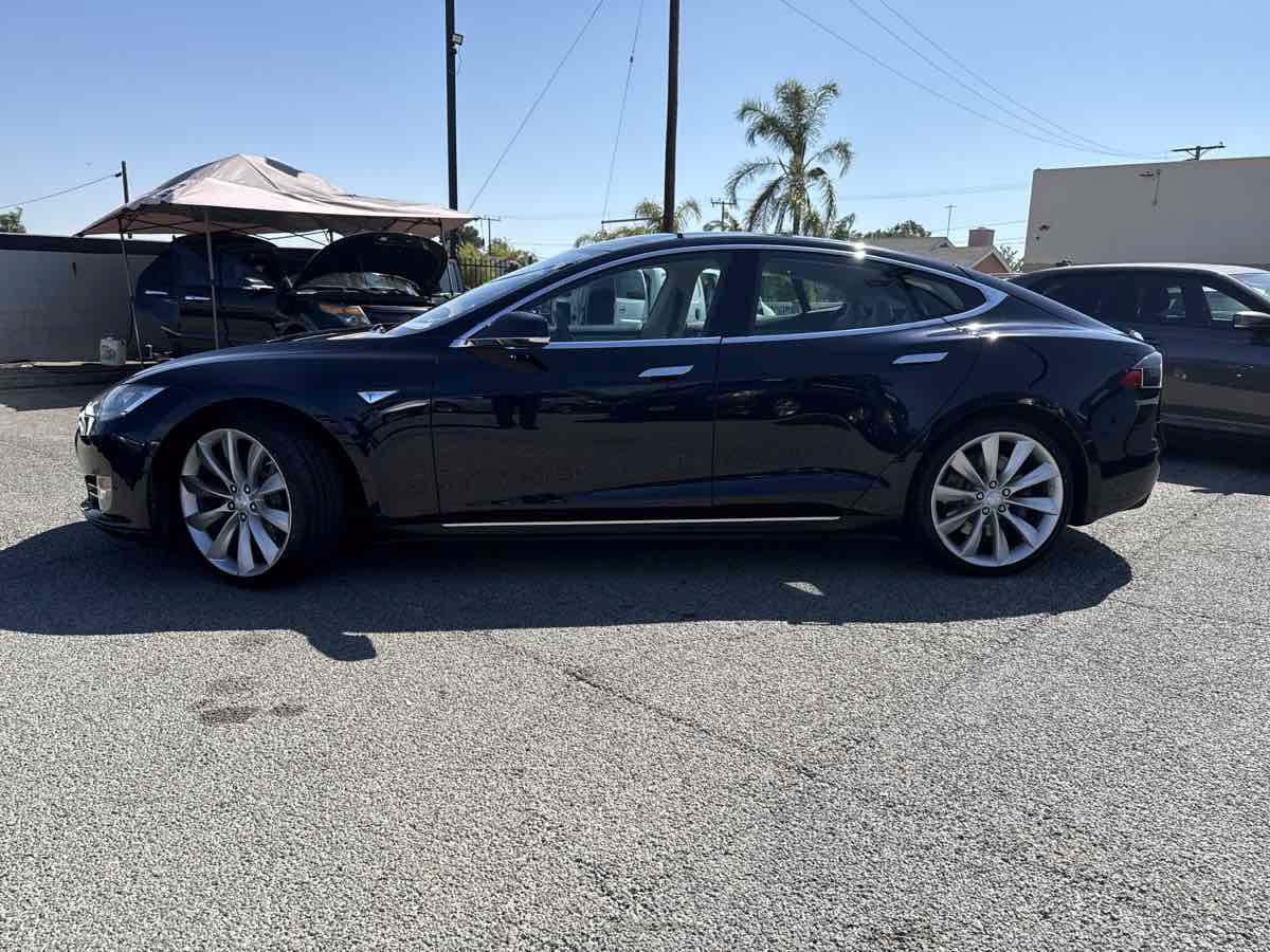 Used 2012 Tesla Model S Performance RWD image 2