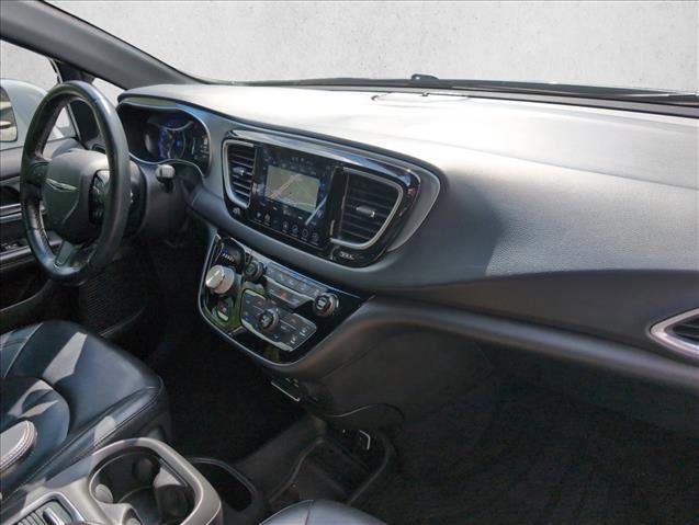 Used 2019 Chrysler Pacifica Touring-L Plus w/ Advanced Safetytec Group FWD image 23