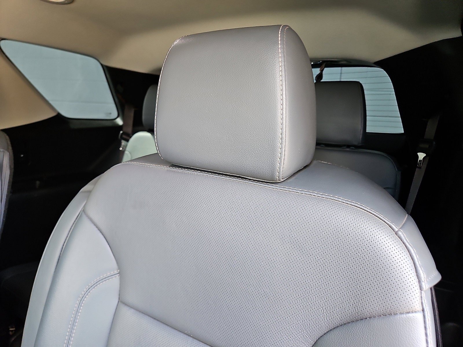 Used 2019 Chevrolet Traverse Premier w/ Driver Confidence II Package FWD image 6