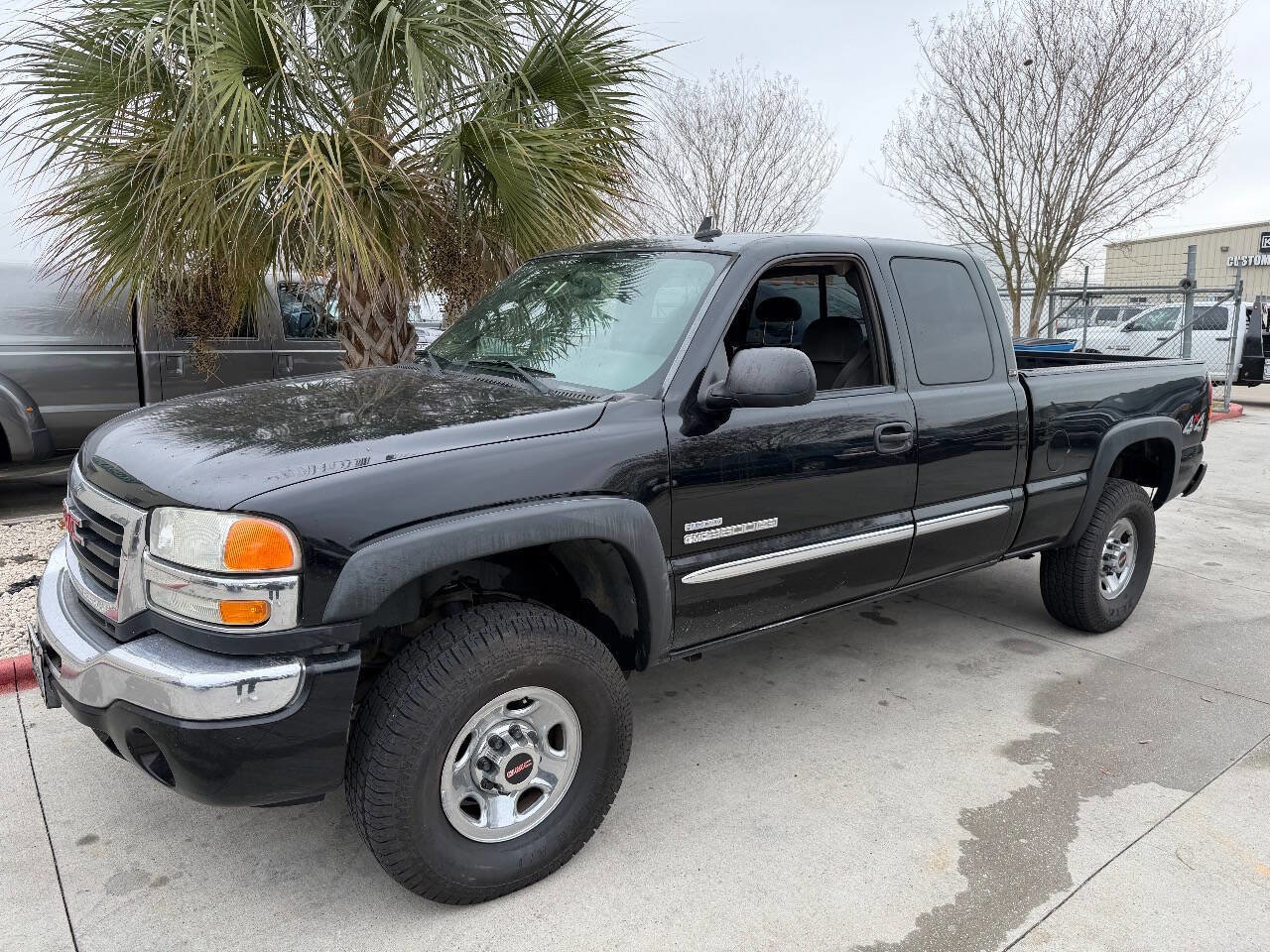 Used 2007 GMC Sierra 2500 SLE w/ Heavy-Duty Power Package image 1