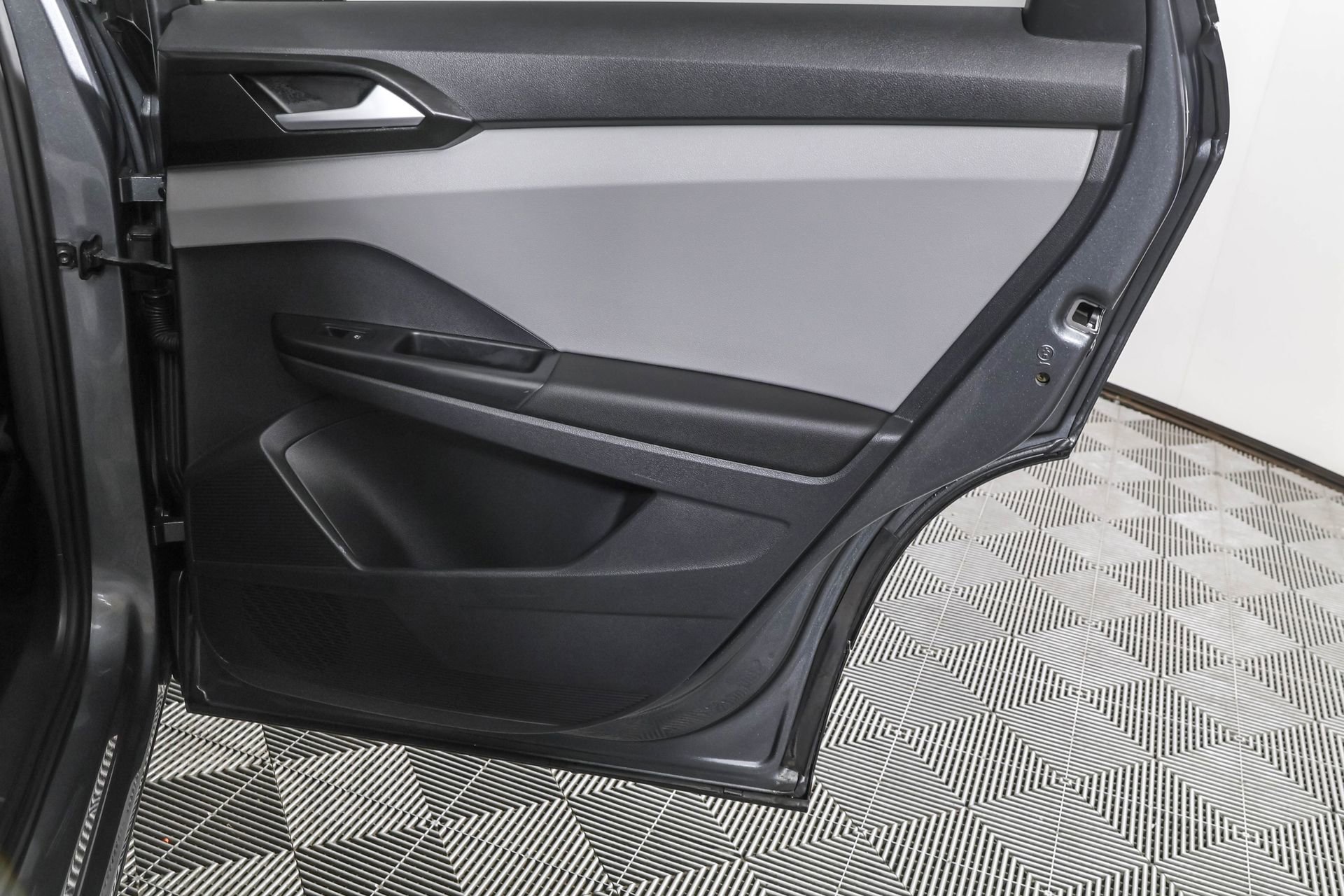 Used 2022 Volkswagen Taos SE w/ Panoramic Sunroof Package image 41