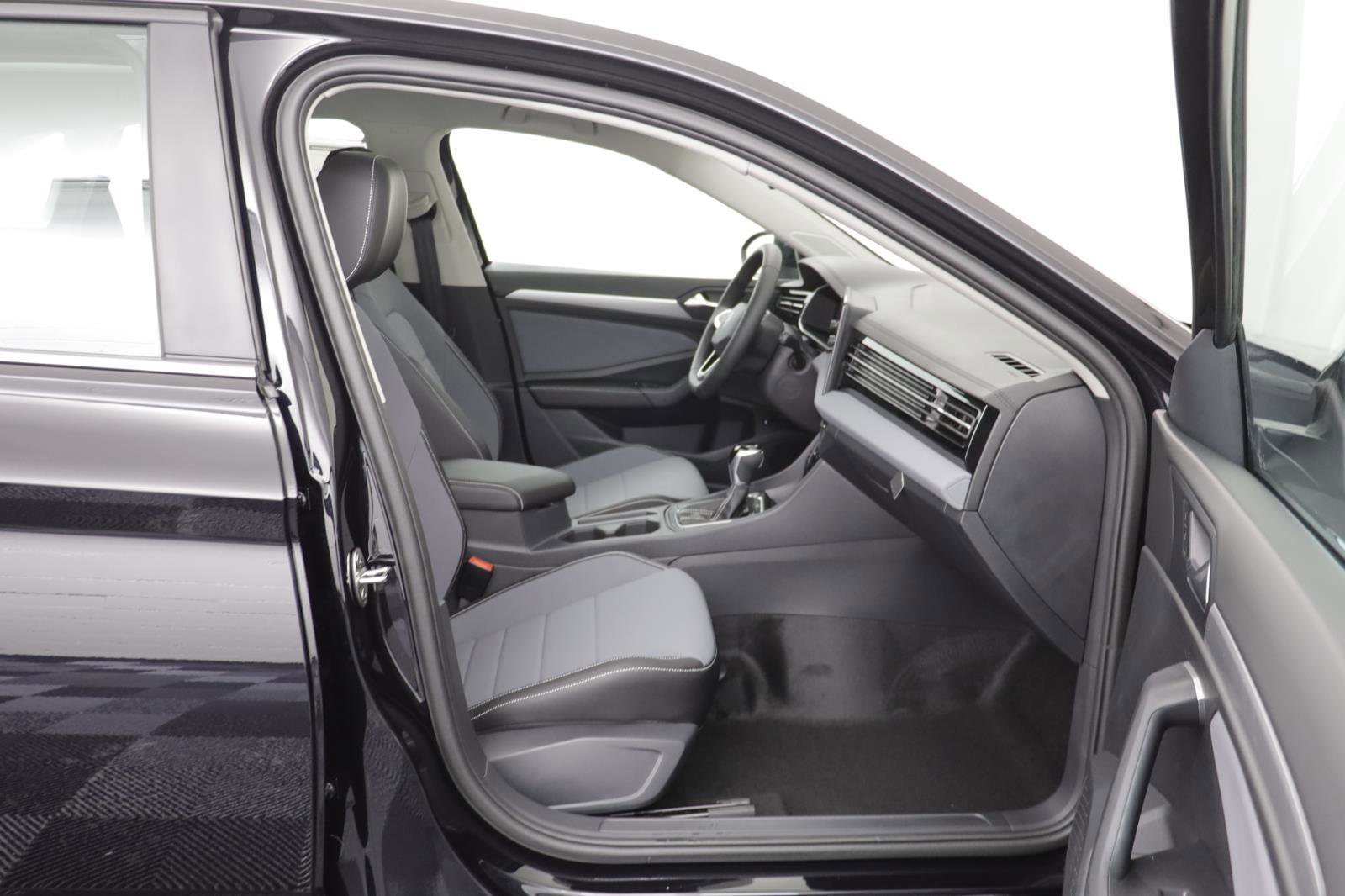 New 2026 Volkswagen Jetta SE image 18