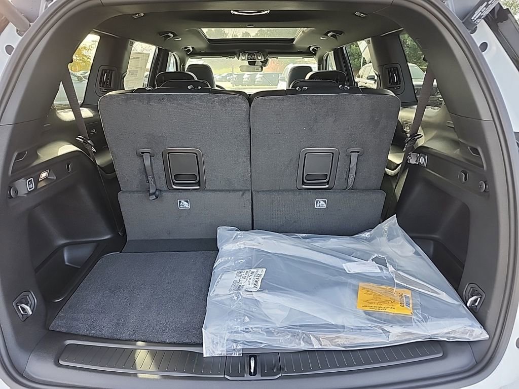 New 2025 Jeep Grand Cherokee L Limited w/ Black Appearance Package image 18