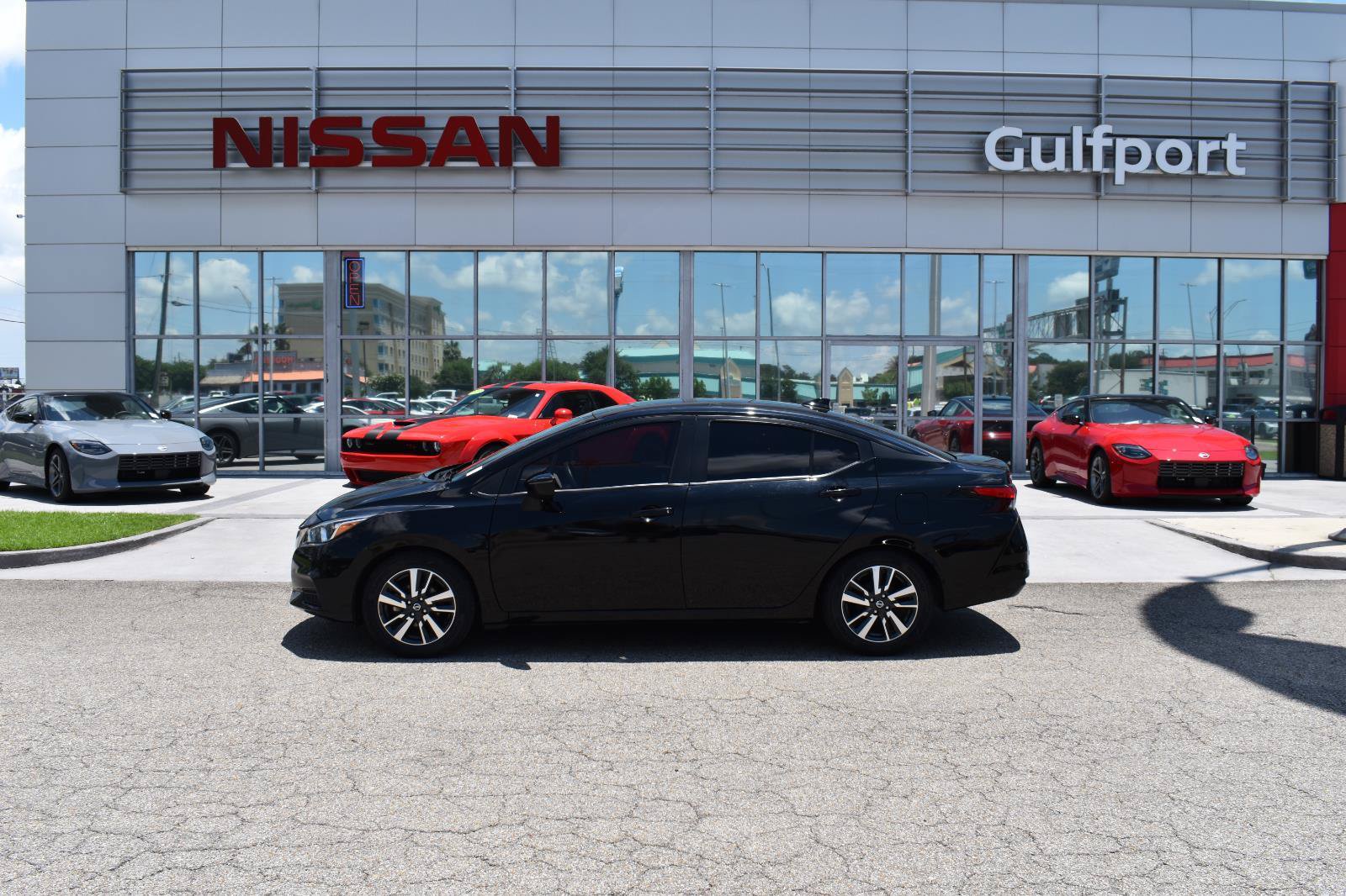 Used 2021 Nissan Versa SV FWD image 3