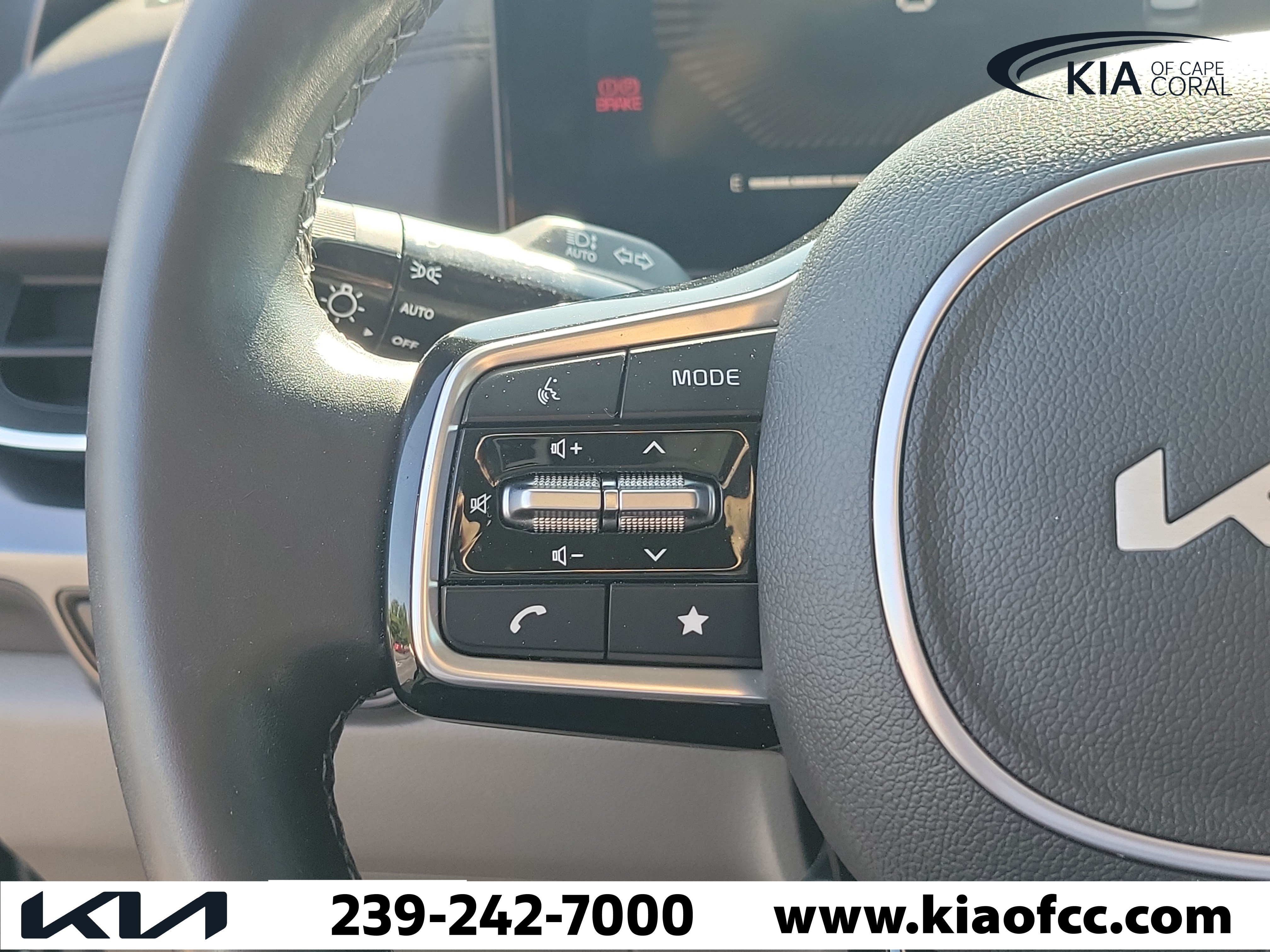 Certified 2025 Kia Carnival FWD image 24