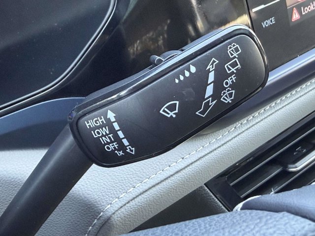 Used 2023 Volkswagen Taos SE w/ Panoramic Sunroof Package AWD/4WD image 22