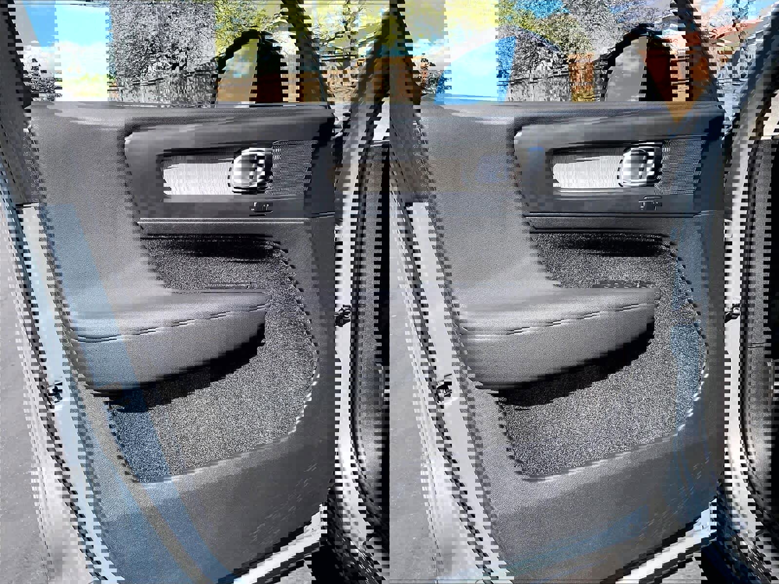 Used 2023 Volvo XC40 B5 Plus w/ Protection Package Premier image 25