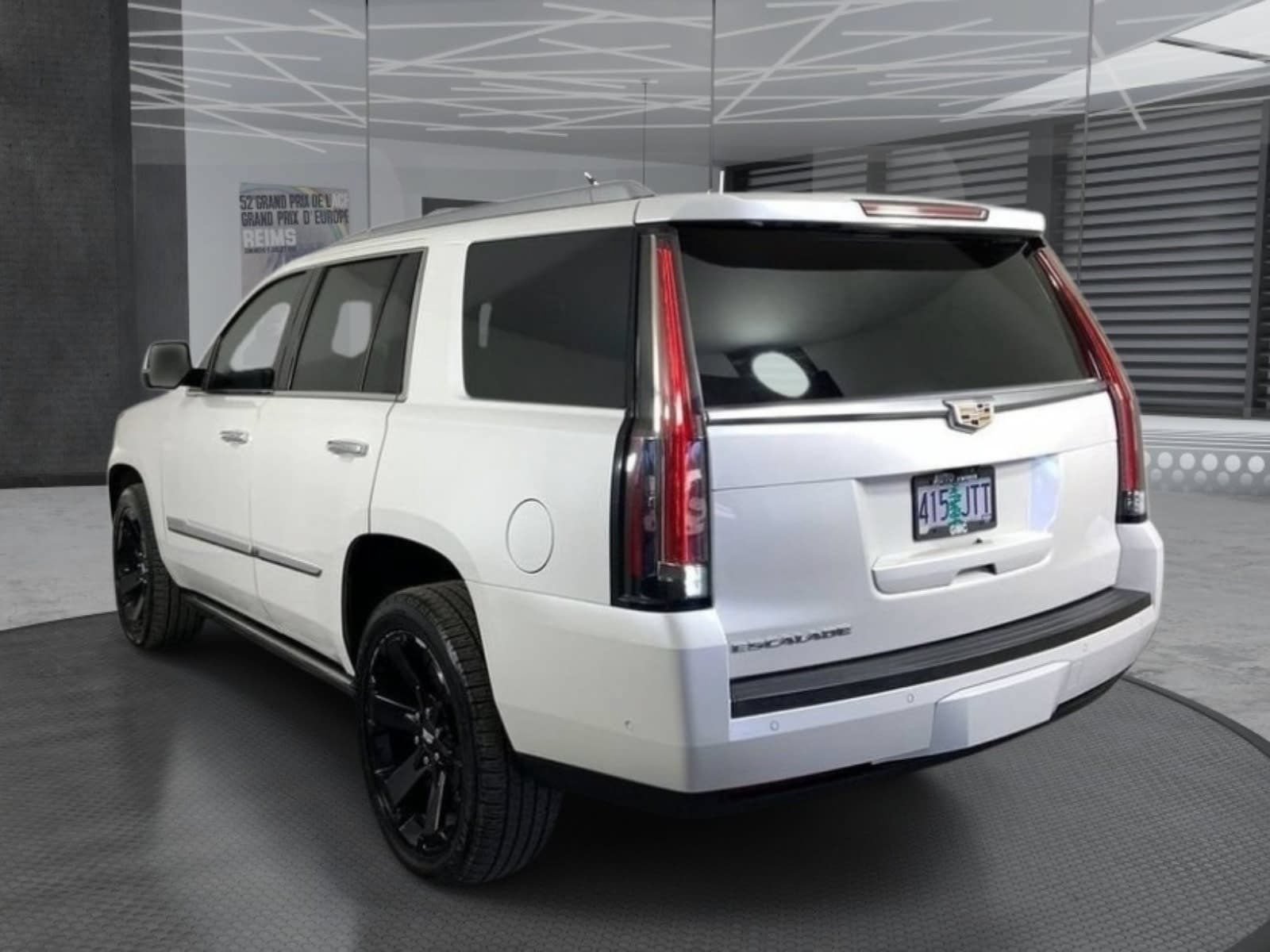 Used 2017 Cadillac Escalade Premium Luxury AWD/4WD image 7