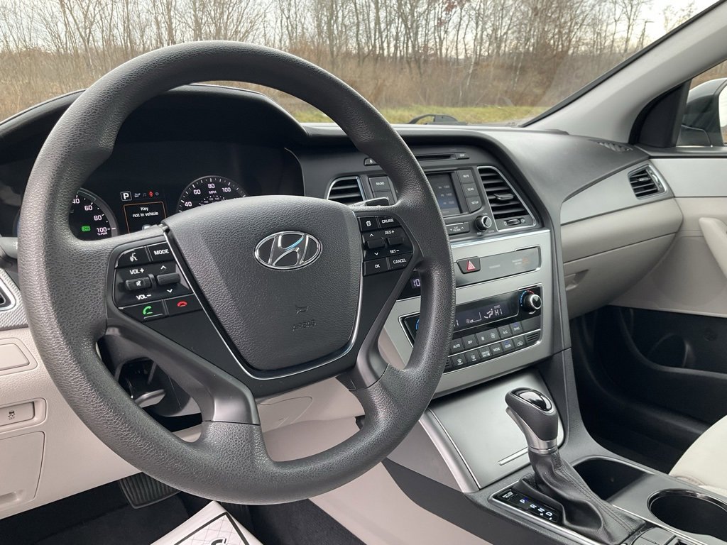 Used 2016 Hyundai Sonata SE image 13