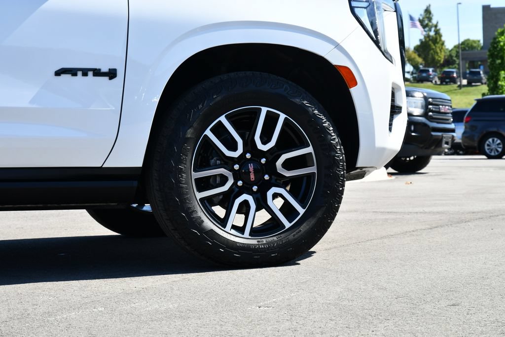 Used 2024 GMC Yukon AT4 w/ AT4 Premium Package AWD/4WD image 9