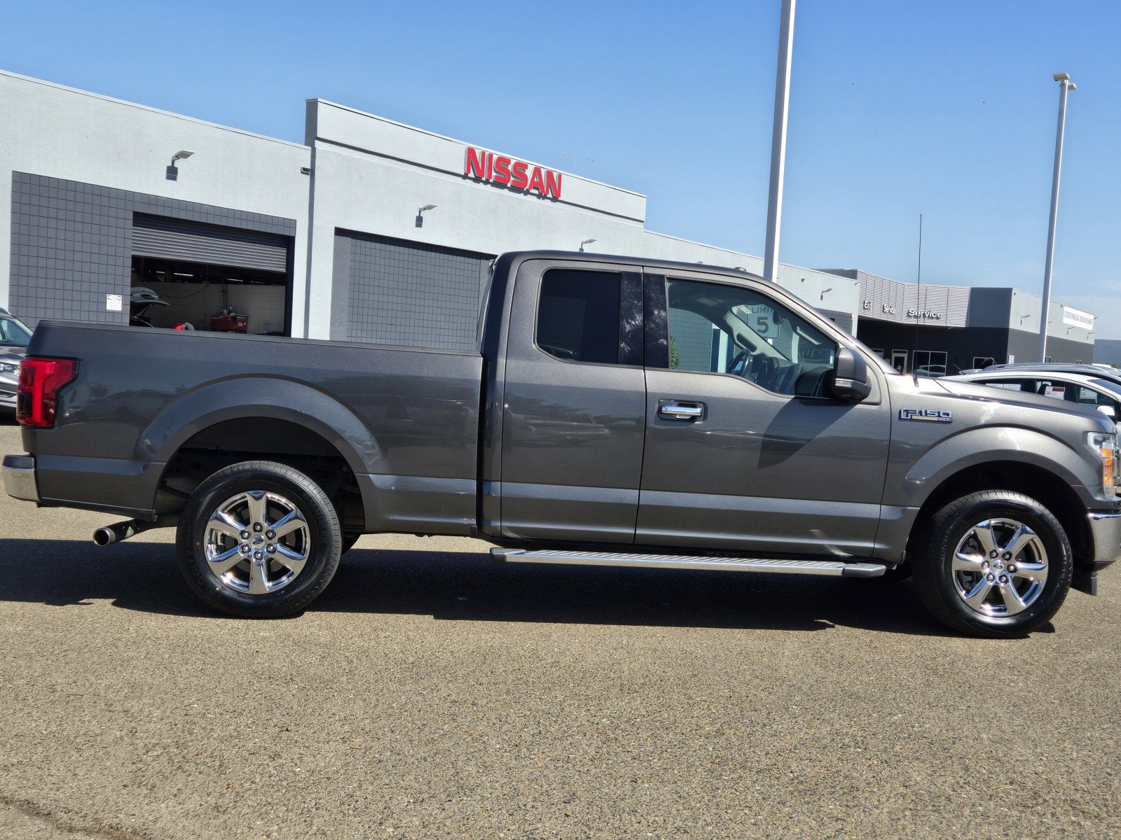 Used 2018 Ford F150 XLT w/ Equipment Group 302A Luxury RWD image 3