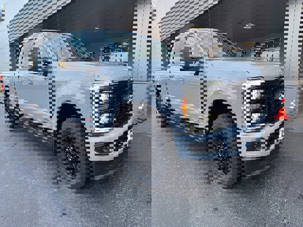 New 2026 Ford F350 Lariat w/ Black Appearance Package