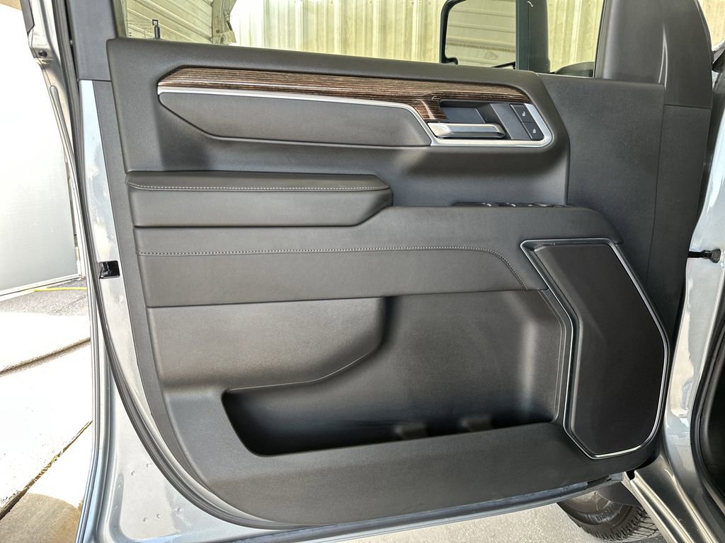 Used 2025 GMC Sierra 2500 SLE image 11