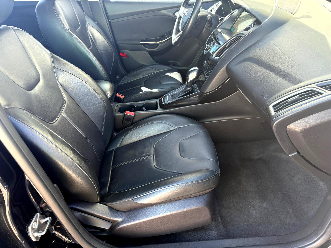 Used 2018 Ford Focus Titanium image 13