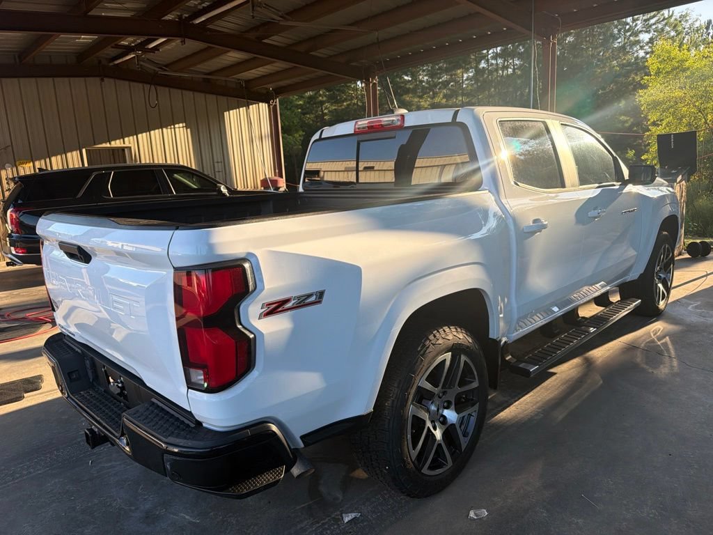 Used 2024 Chevrolet Colorado Z71 w/ Z71 Convenience Package 2 AWD/4WD image 3