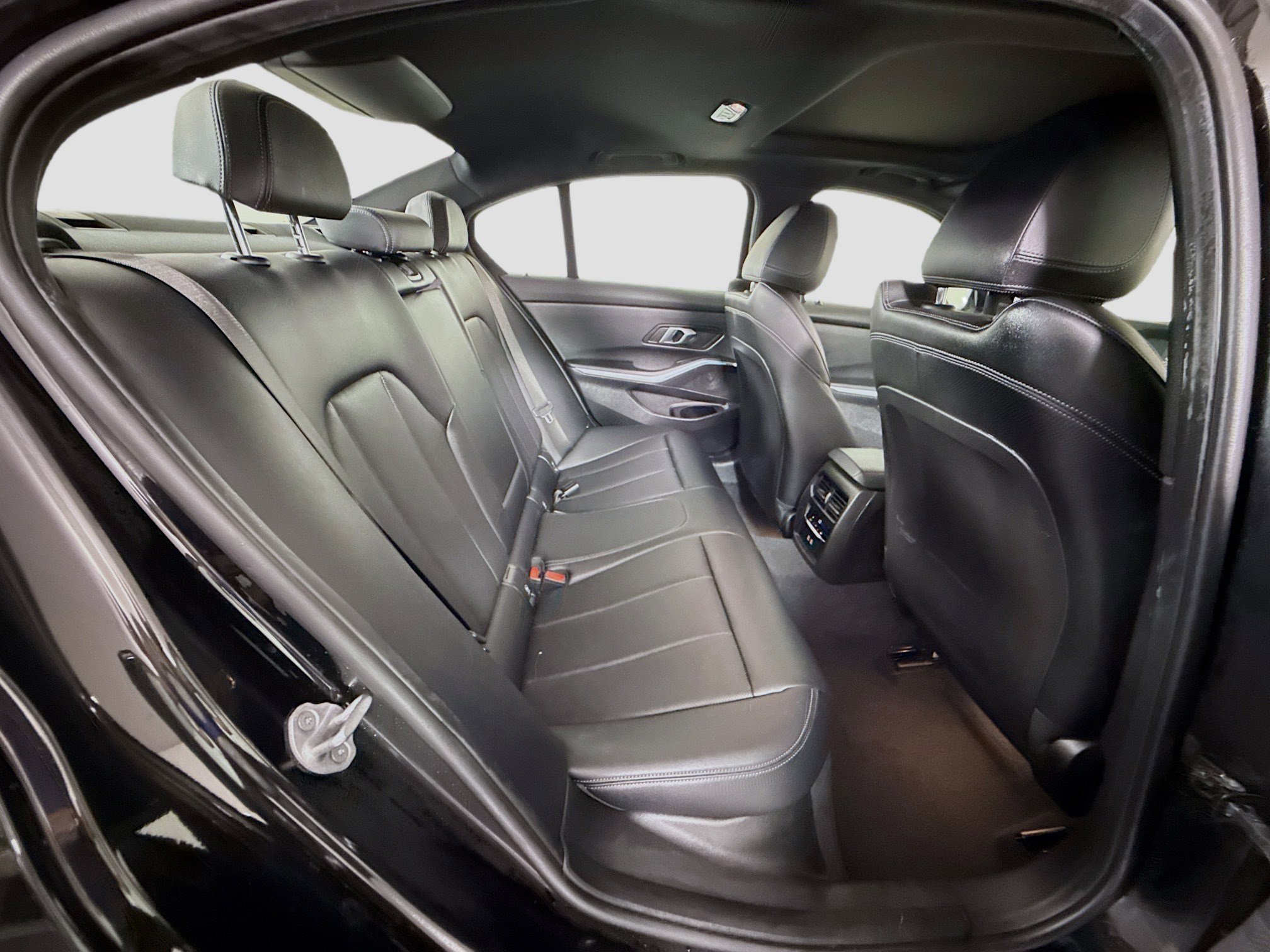 Used 2024 BMW 330e image 27