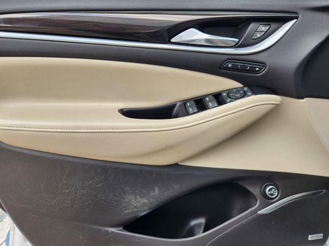 Used 2018 Buick Enclave Premium w/ LPO, Hit The Road Package FWD image 23