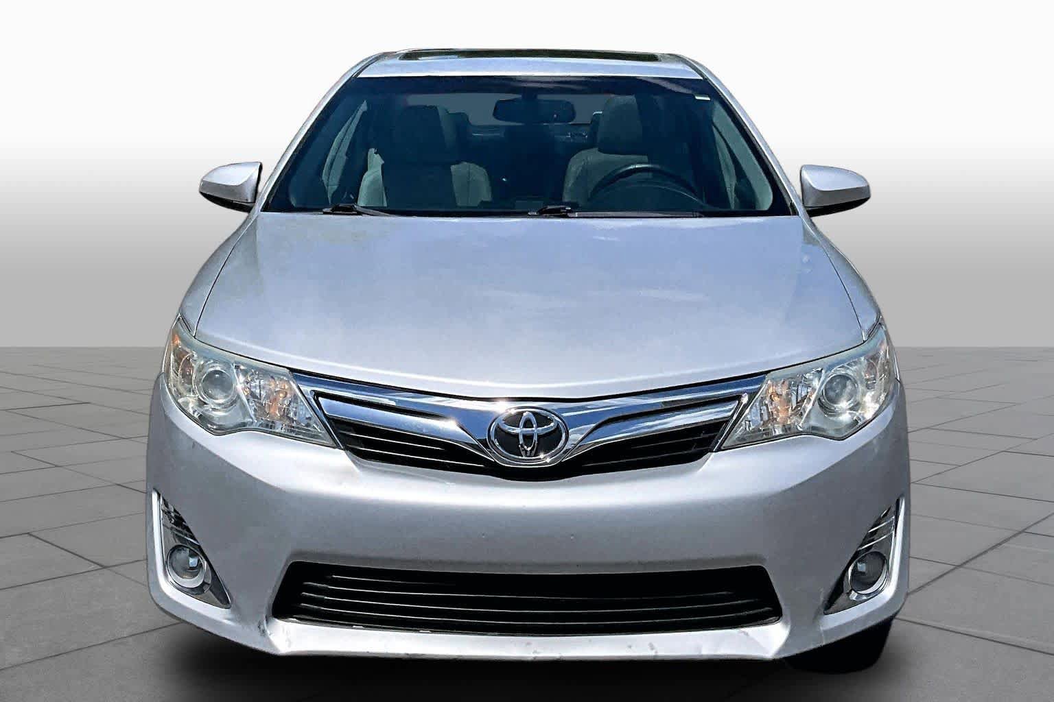 Used 2012 Toyota Camry XLE w/ Leather Pkg FWD image 4