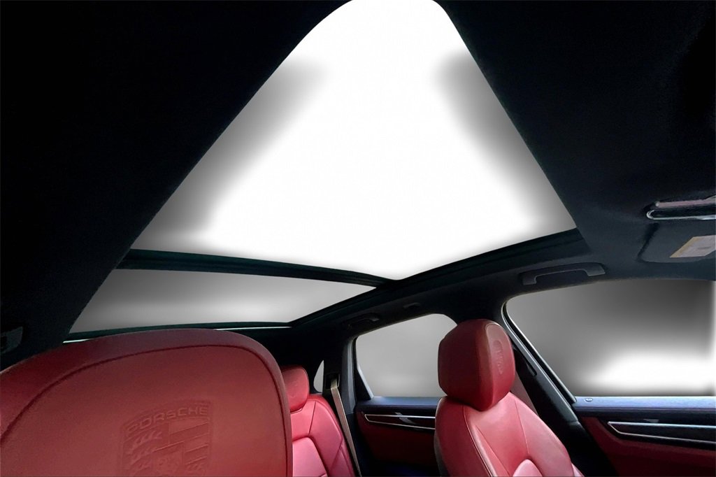 Used 2022 Porsche Cayenne Platinum Edition image 26