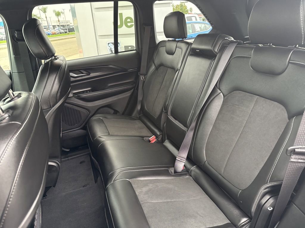 New 2025 Jeep Grand Cherokee Altitude AWD/4WD image 18