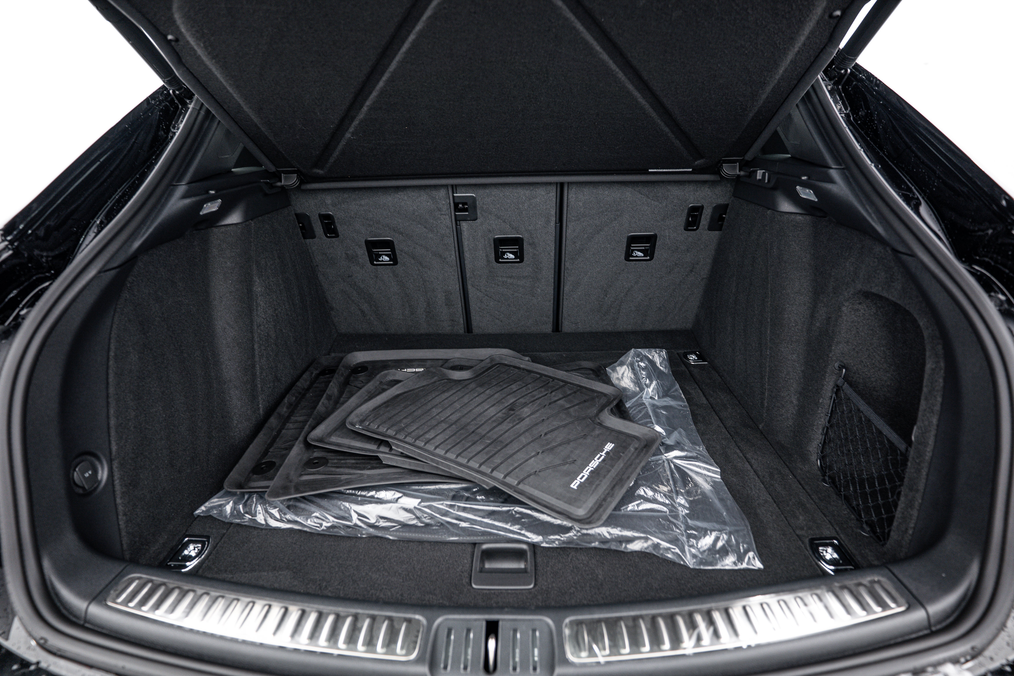 Certified 2026 Porsche Macan AWD/4WD image 13